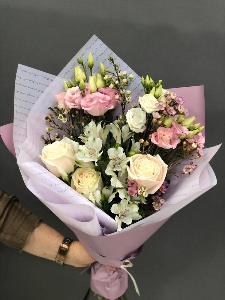 Букет цветов из: Альстромерии, Розы и Лизиантусы в Полесске