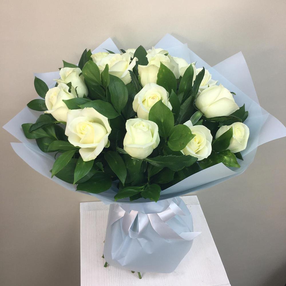 Букет 15 Белых роз Проуд в Полесске