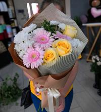Букет цветов из:  Герберы, Розы и Хризантемы в Полесске