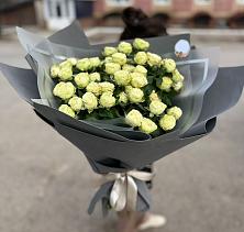 Букет Белые кустовые розы Солинеро в Полесске