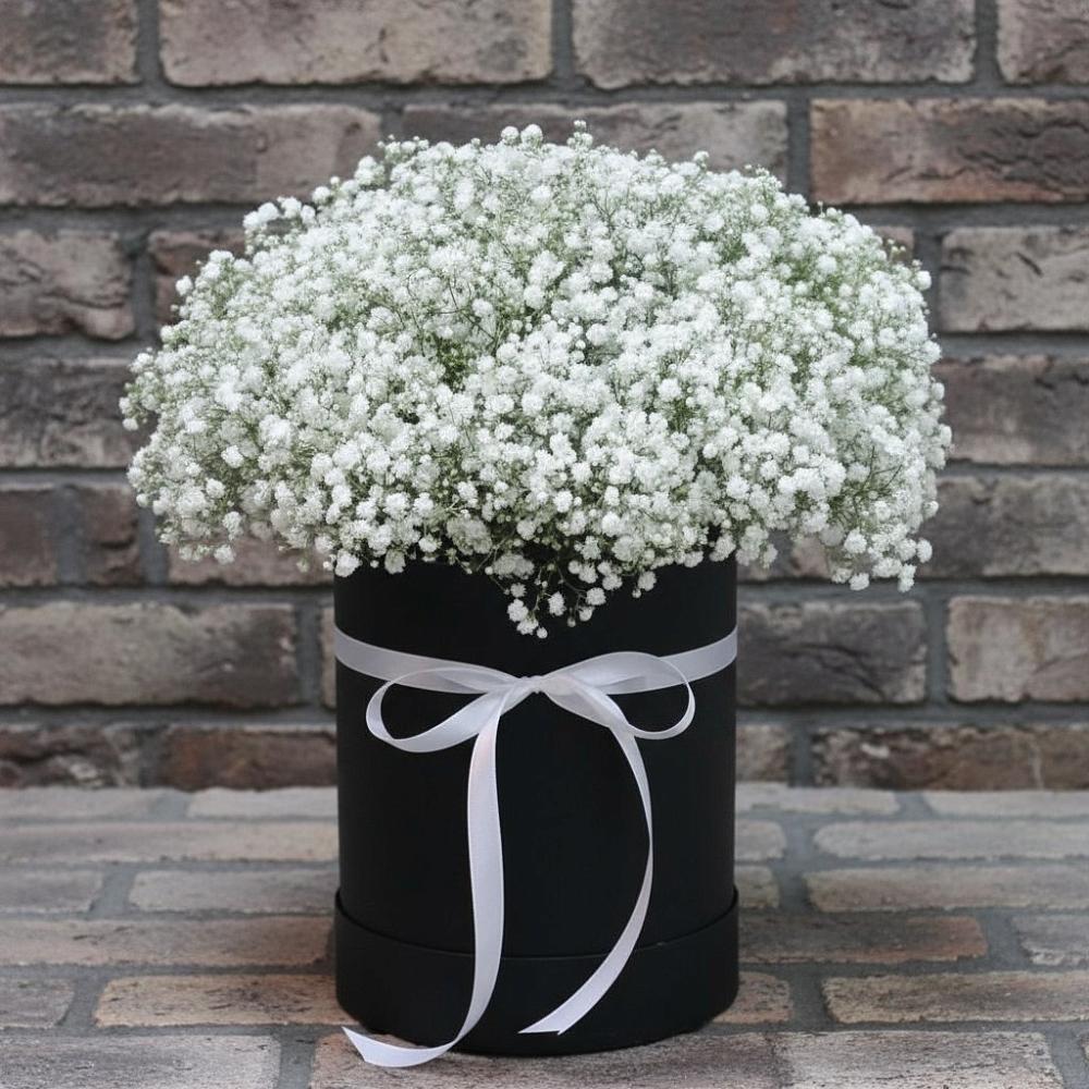 Цветочная композиция из Гипсофила в шляпной коробке в Полесске