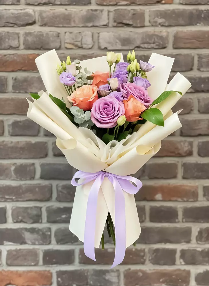 Букет цветов из: Лизиантусы и Розы в Полесске