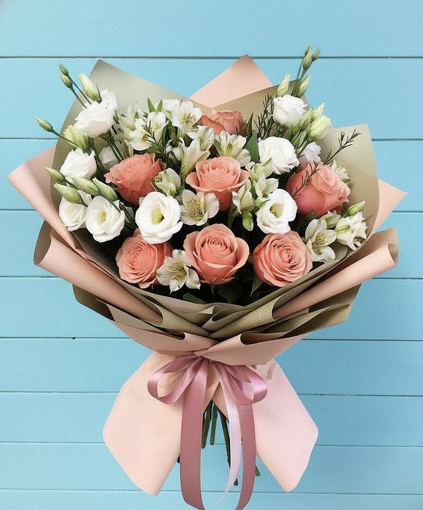 Букет цветов из: Розы, Альстромерии и Лизиантусы в Полесске