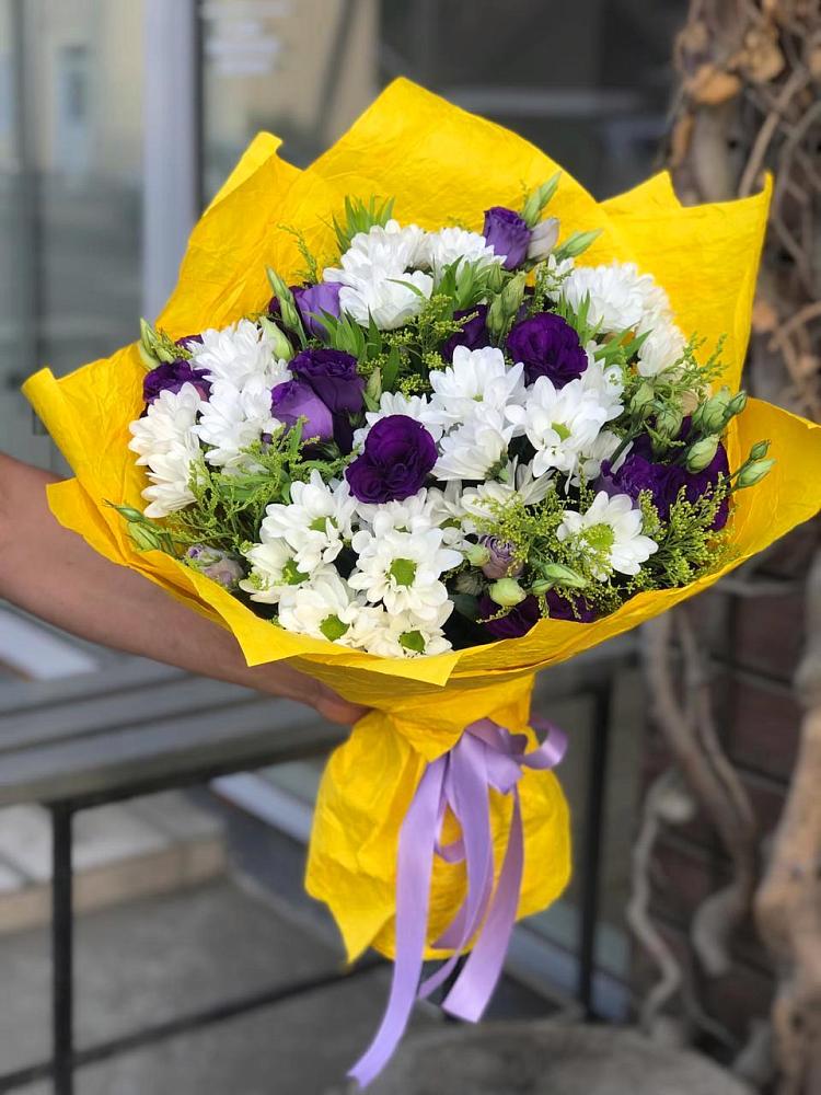 Букет цветов из: Ирисы, Хризантемы и Ромашки в Полесске