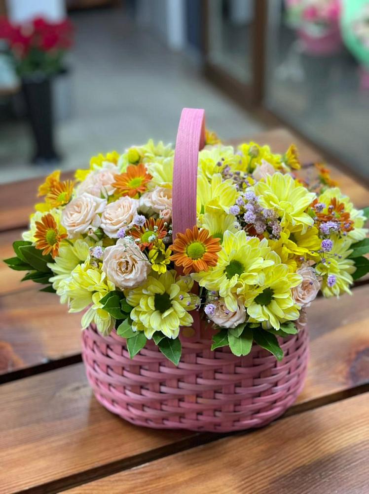 Цветочная композиция из Хризантемы и Розы в корзине в Полесске