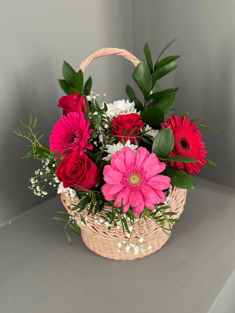 Цветочная композиция из Розы, Хризантемы и Герберы в корзине в Полесске