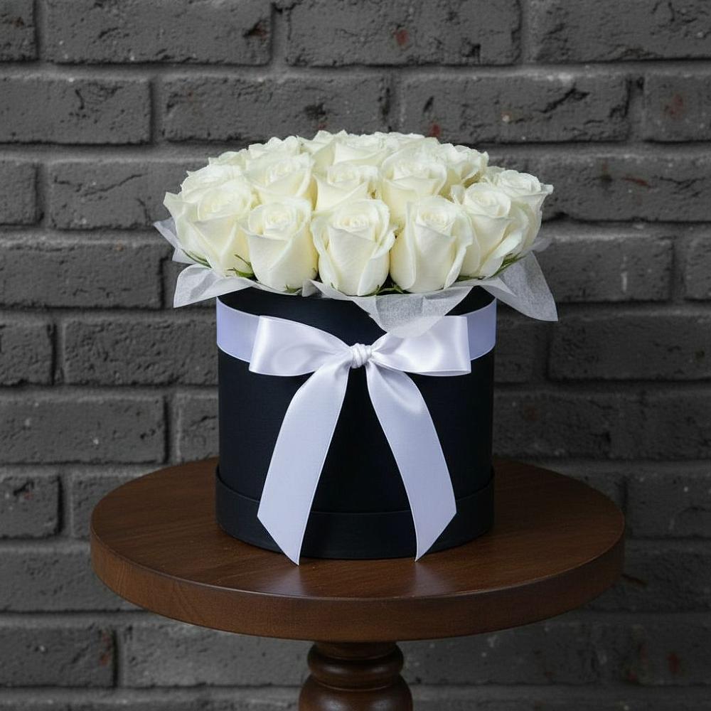 Цветочная композиция из Розы в шляпной коробке в Полесске