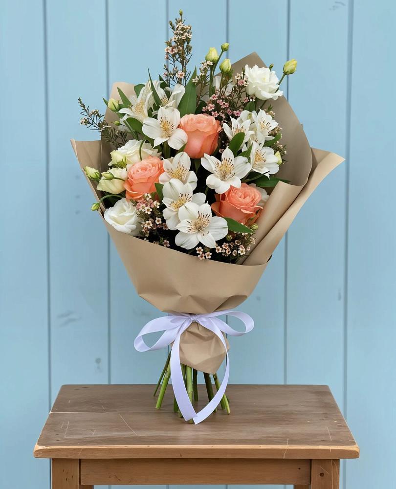 Букет цветов из: Альстромерии, Лизиантусы, Розы и Хризантемы в Полесске